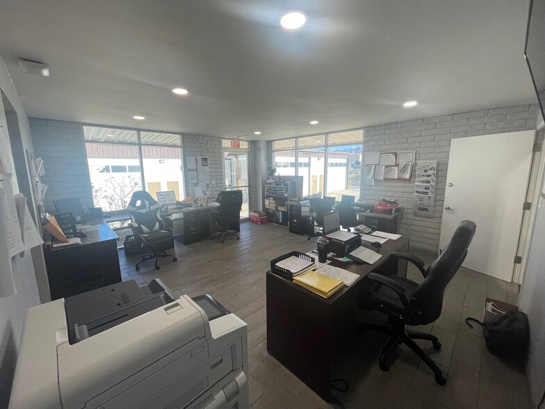 More Photos Of 1640 W Acoma Blvd, Lake Havasu City Showroom For Sale