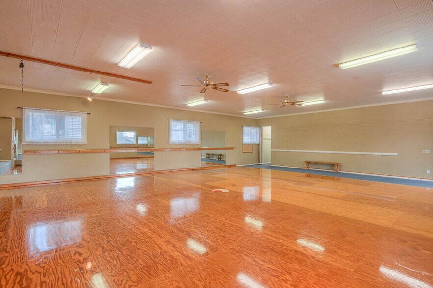 More Photos Of 502 NE Revere Ave, Bend Specialty For Sale