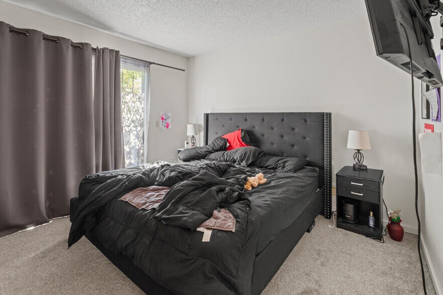 More Photos Of 2020 S Dora St, Ukiah Apartments For Sale