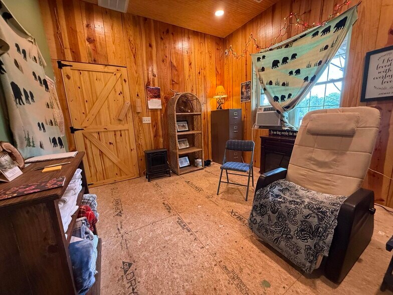 More Photos Of 401 N Busch Ave, Mountain Grove Office For Sale