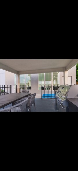 More Photos Of 215 Alford Dr, Weatherford Hotel For Sale