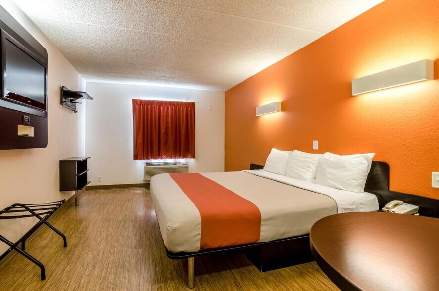 More Photos Of 4817 S Lincoln Ave, York Hotel For Sale