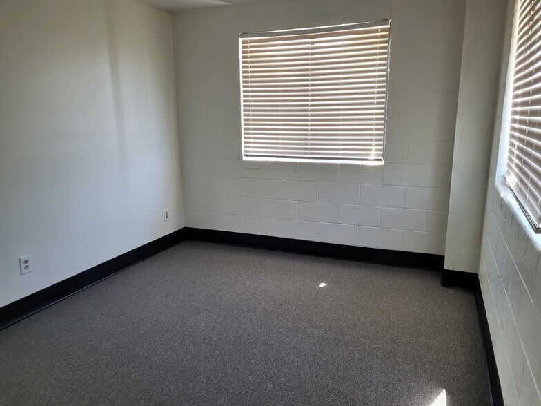 More Photos Of 1004 W Brooks St, Ontario Warehouse For Lease