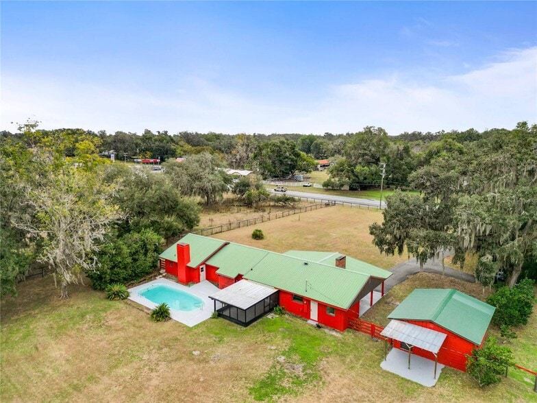 More Photos Of 274 W Kings Hwy, Center Hill Flex For Sale