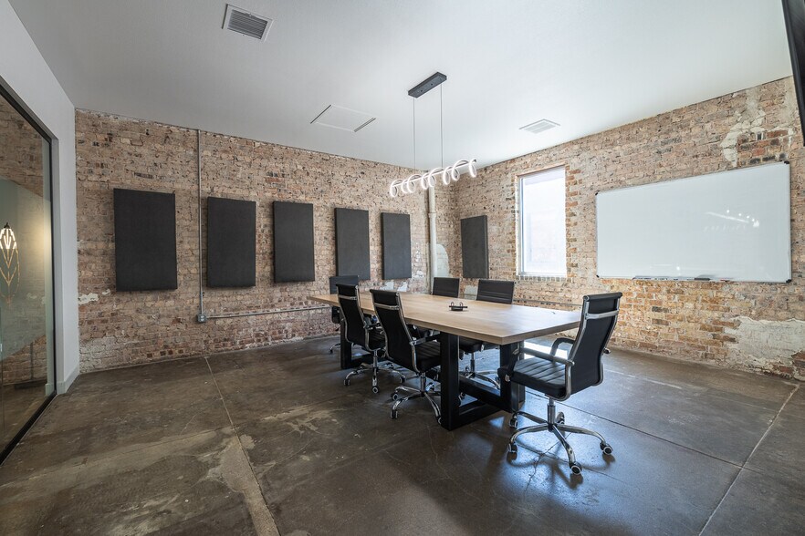 More Photos Of 615 Broadway St, Lubbock Office For Lease