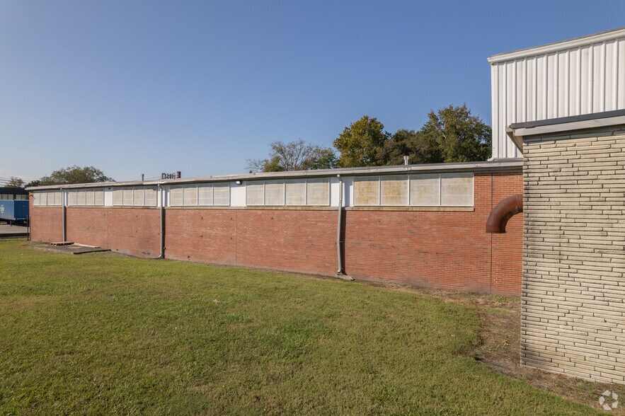More Photos Of 900 Broad St, Portsmouth Warehouse For Sale