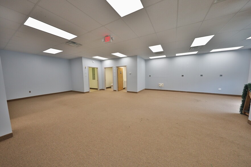 More Photos Of 12 Orben Dr, Landing Showroom For Lease