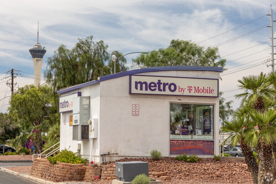 More Photos Of 2560-2620 S Maryland Pky, Las Vegas Storefront For Sale