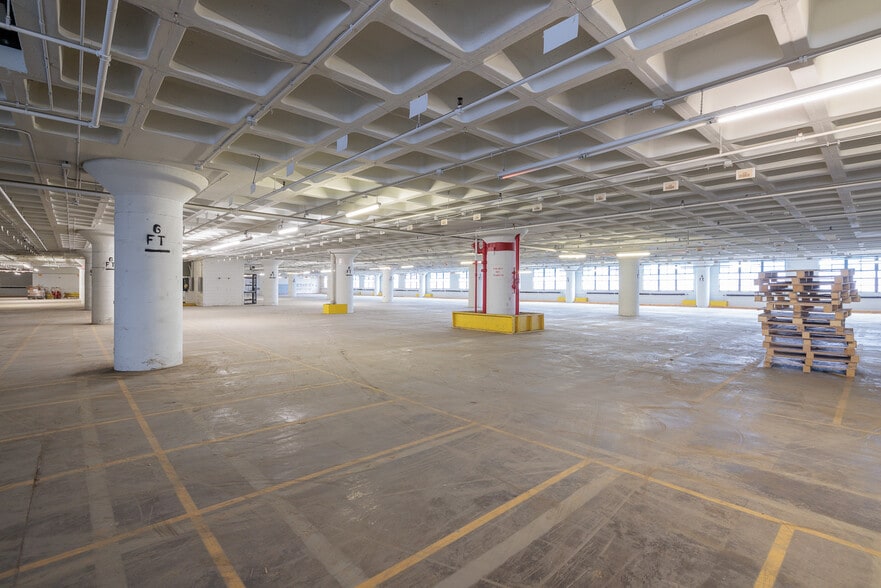 More Photos Of 1111 W 35th St, Chicago Flex For Lease