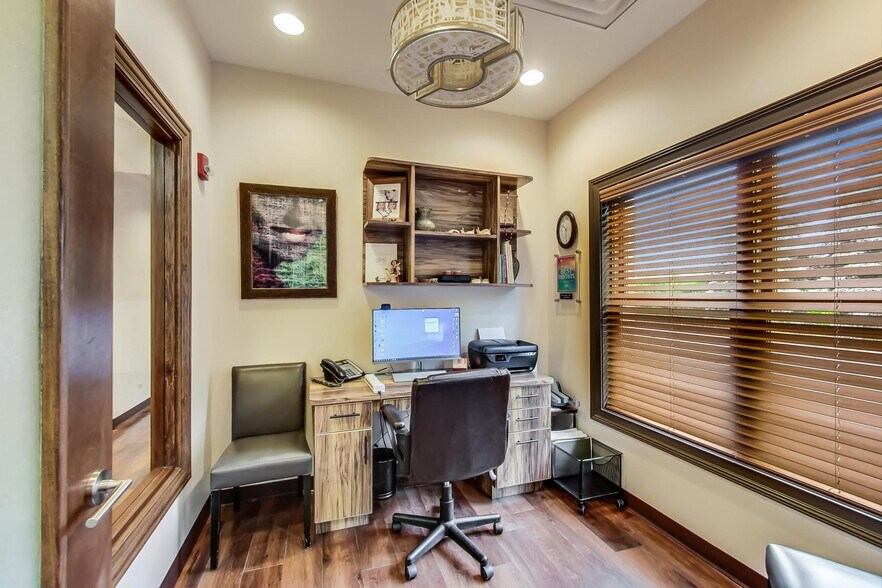 More Photos Of 1421-1431 McHenry Rd, Buffalo Grove Office For Sale