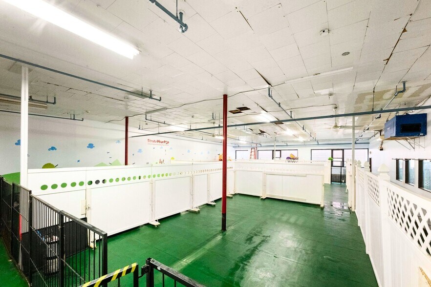 More Photos Of 72 68th St, Guttenberg Flex For Lease