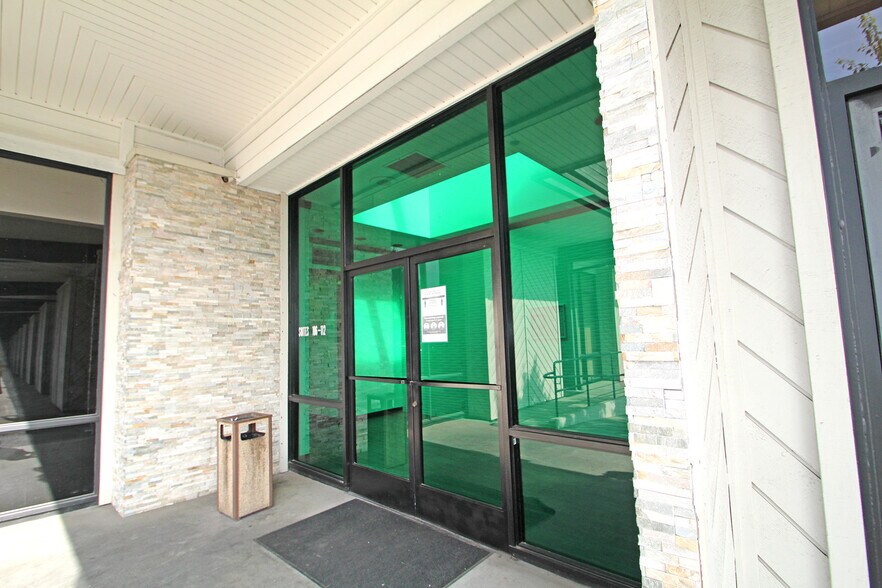 More Photos Of 5900 S Eastern Ave, Commerce Office For Lease