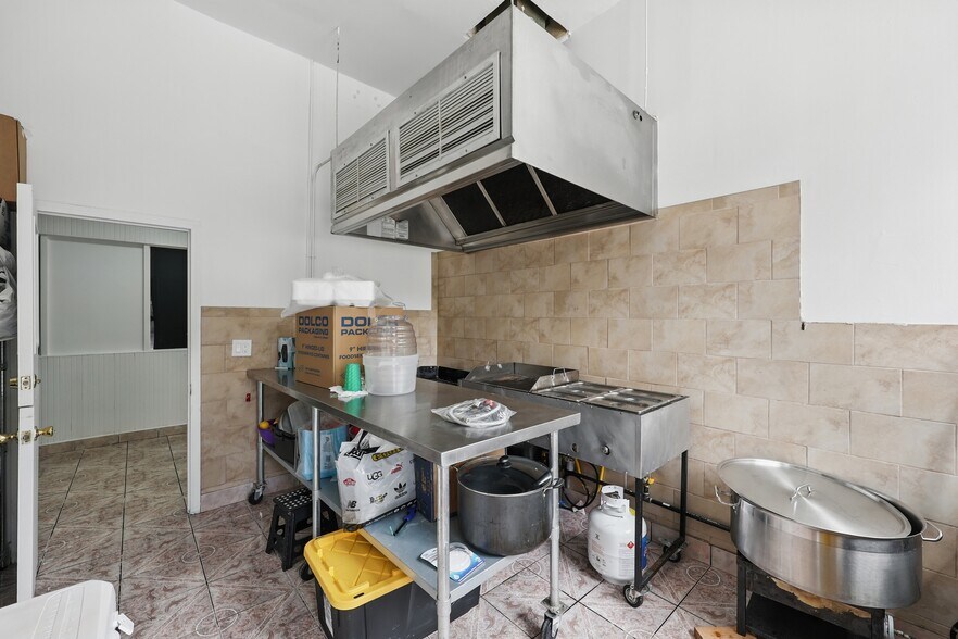 More Photos Of 6617 S San Pedro St, Los Angeles Flex For Sale