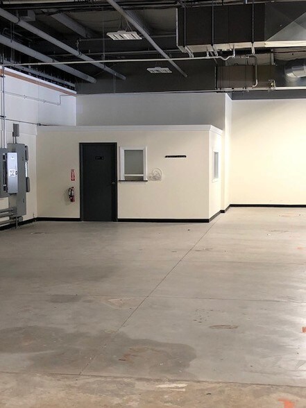 More Photos Of 799 S Main St, Bellingham Unknown For Lease