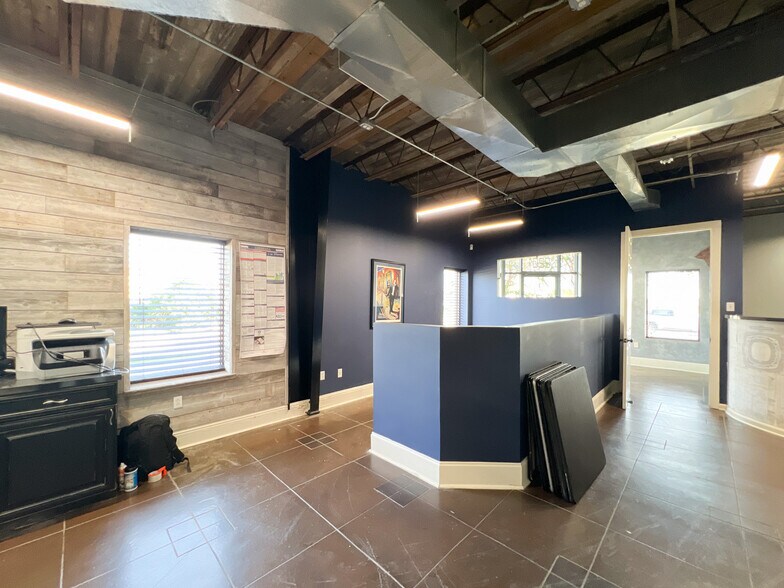 More Photos Of 2201 Greenwood St, Kenner Flex For Sale