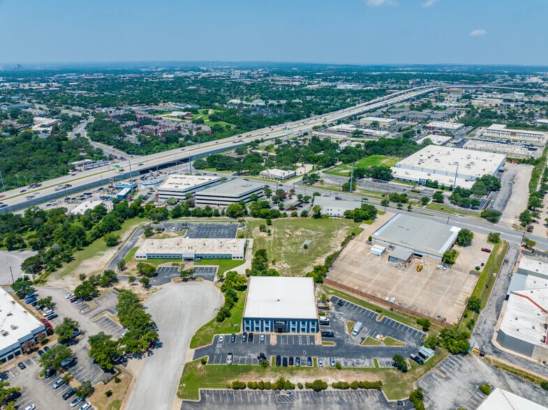More Photos Of 1606 Headway Cir, Austin Light Manufacturing For Lease