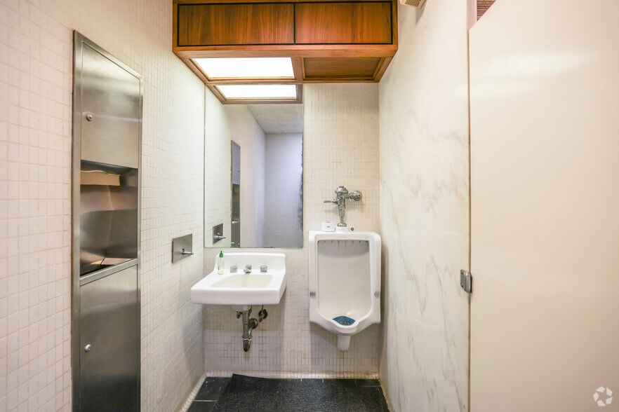 More Photos Of 114 E 5th St, Tulsa Office For Sale