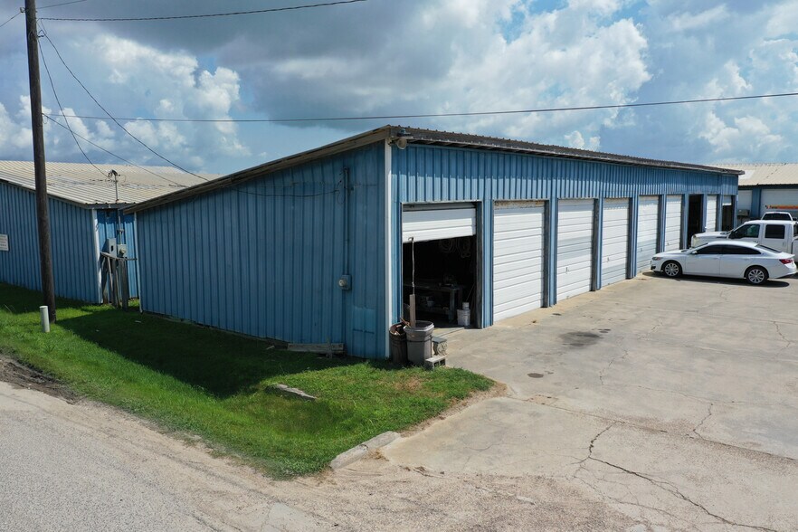 More Photos Of 4820 Pean St, Galveston Warehouse For Sale