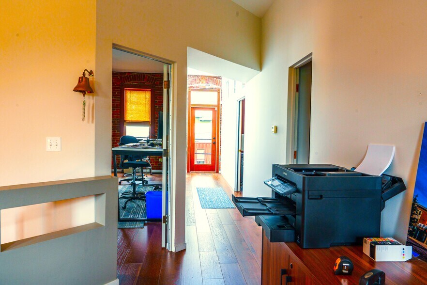 More Photos Of 1410 11th St, Bellingham Office For Lease