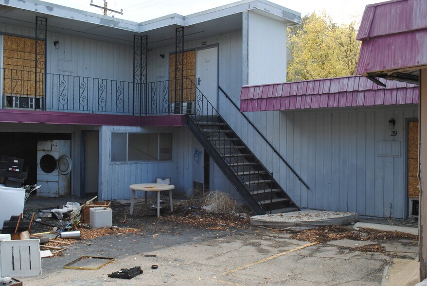 More Photos Of 560 6th St, Wells Hotel For Sale