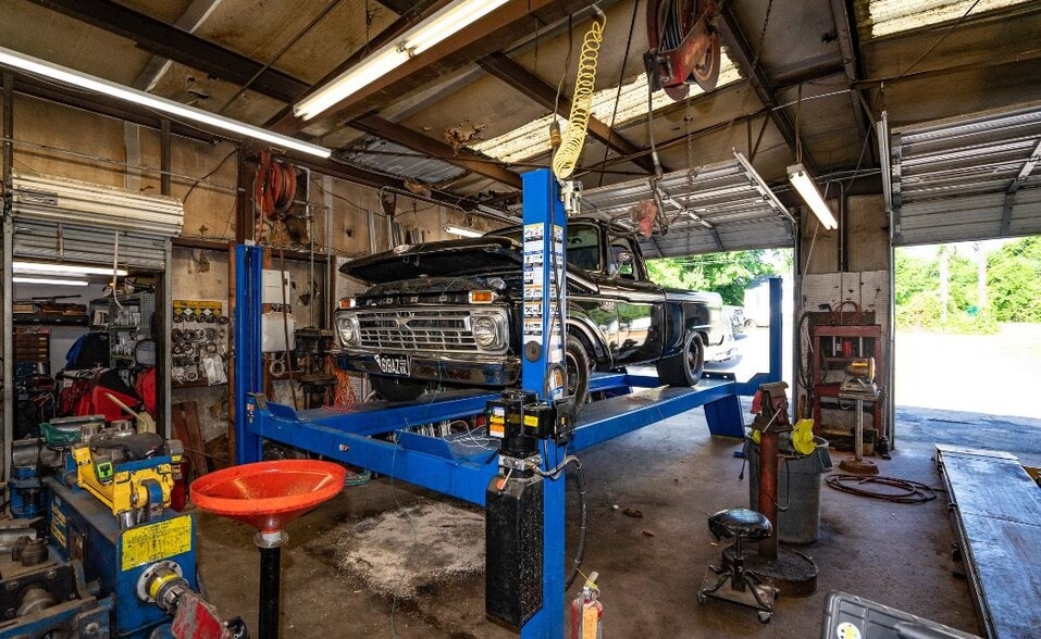More Photos Of 3318 Jefferson Davis Hwy, Richmond Auto Repair For Sale