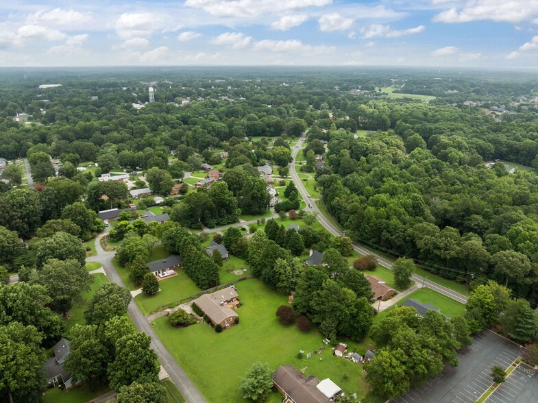 More Photos Of 624 S Williamson Ave, Elon Apartments For Sale