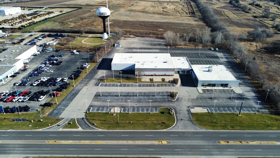 More Photos Of 800 Dundee Ave, East Dundee Light Distribution For Lease