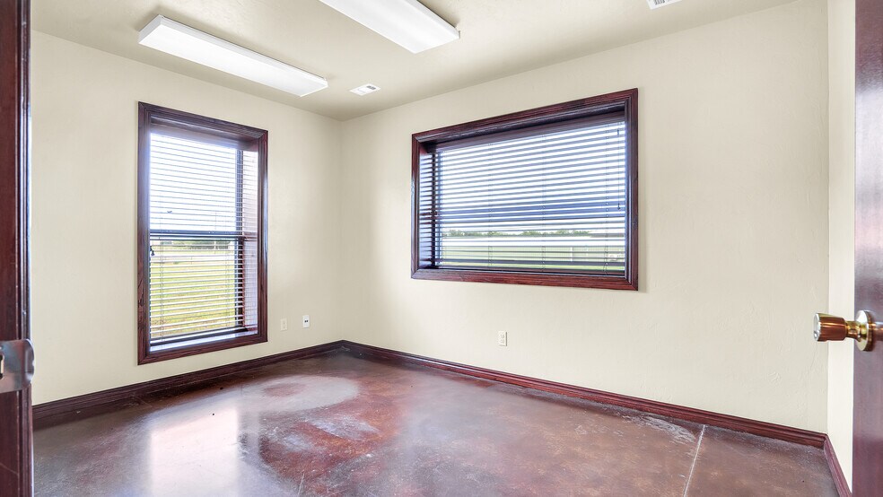 More Photos Of 2301 S Highway 77, Pauls Valley Industrial For Sale