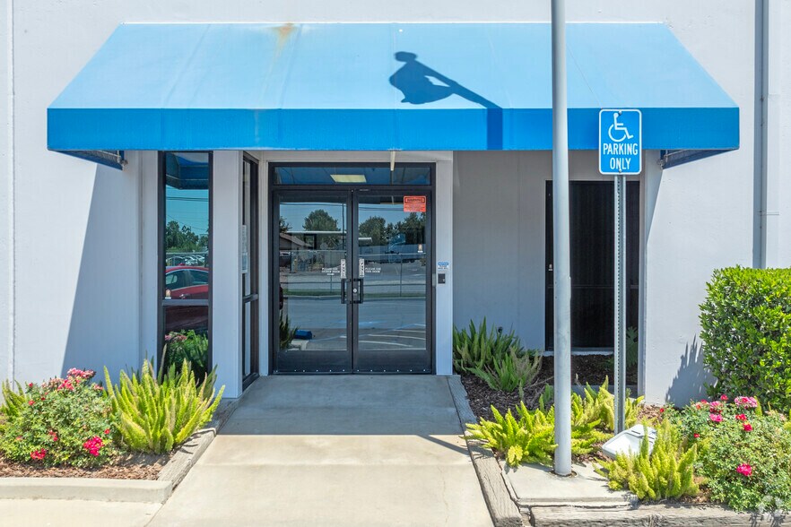 More Photos Of 3146 S Chestnut Ave, Fresno Warehouse For Lease