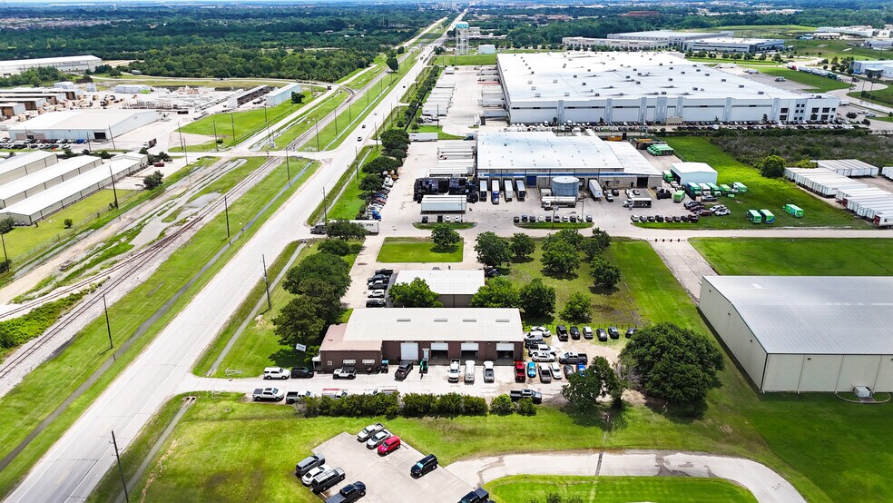More Photos Of 27921 Highway Blvd, Katy Warehouse For Sale