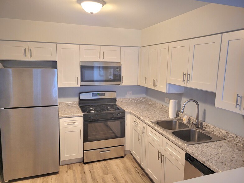 Primary Photo Of 1322 E 9th St, Lockport Apartments For Sale