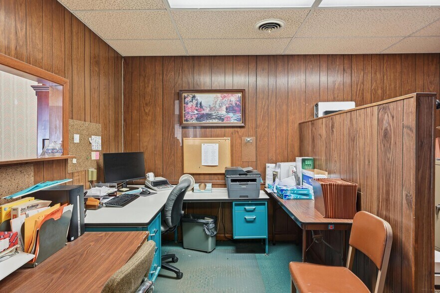 More Photos Of 156 Central Ave NW, Cleveland Convenience Store For Sale