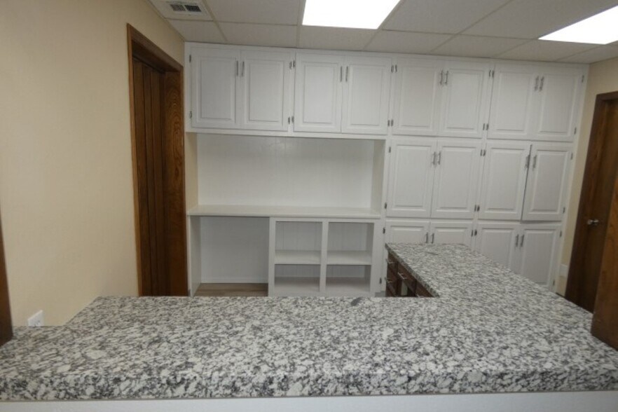 More Photos Of 2101 NW Ferris Ave, Lawton Office For Sale