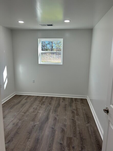 More Photos Of 441 Wildlife Rd, Lexington Flex For Lease