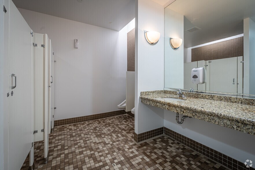 More Photos Of 1001 West Loop South, Houston Office For Lease