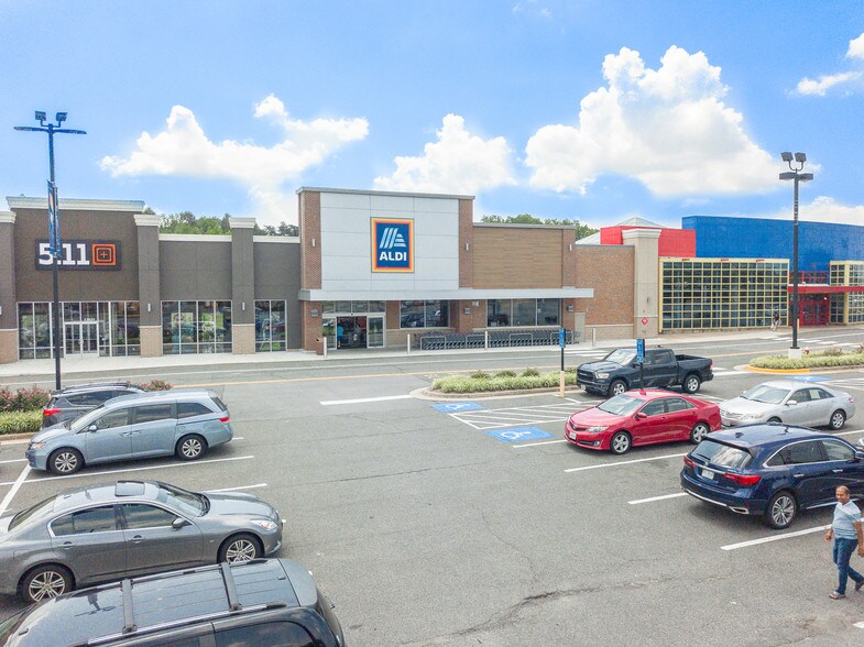 More Photos Of 13033 Fair Lakes Shopping Ctr, Fairfax General Retail For Sale
