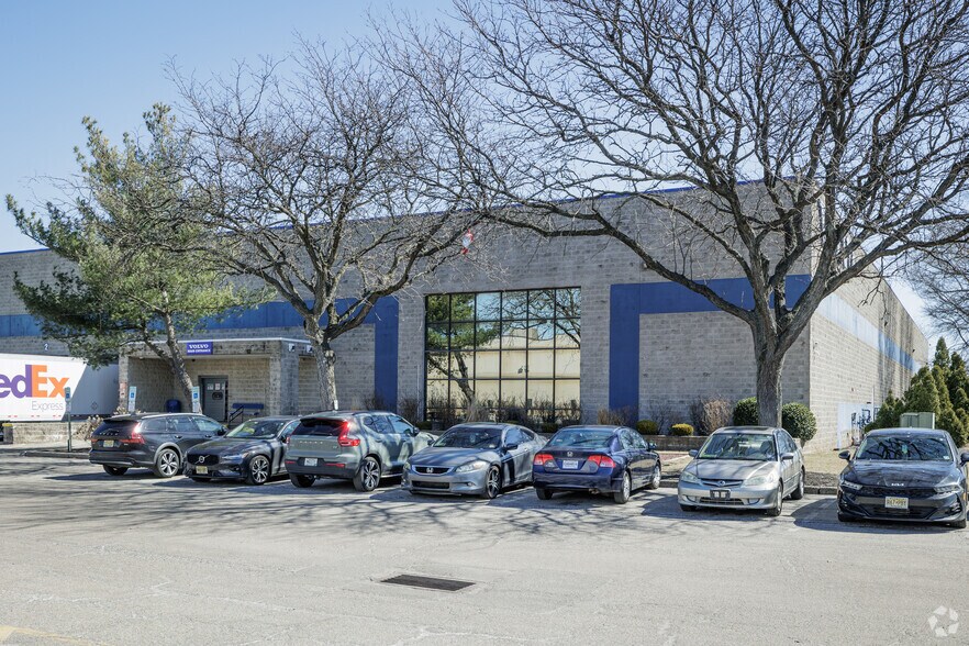 More Photos Of 300 Howmedica Way, Rutherford Warehouse For Lease