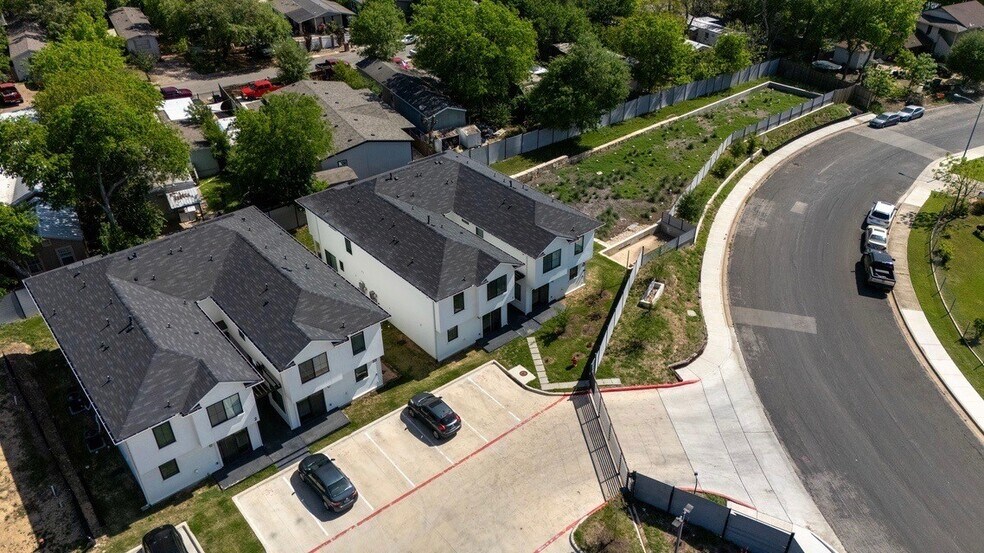 More Photos Of 6820 Blue Dawn Trl, Austin Apartments For Sale