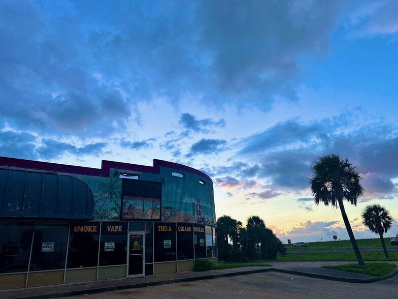 More Photos Of 3802 Cove View Blvd, Galveston Convenience Store For Sale