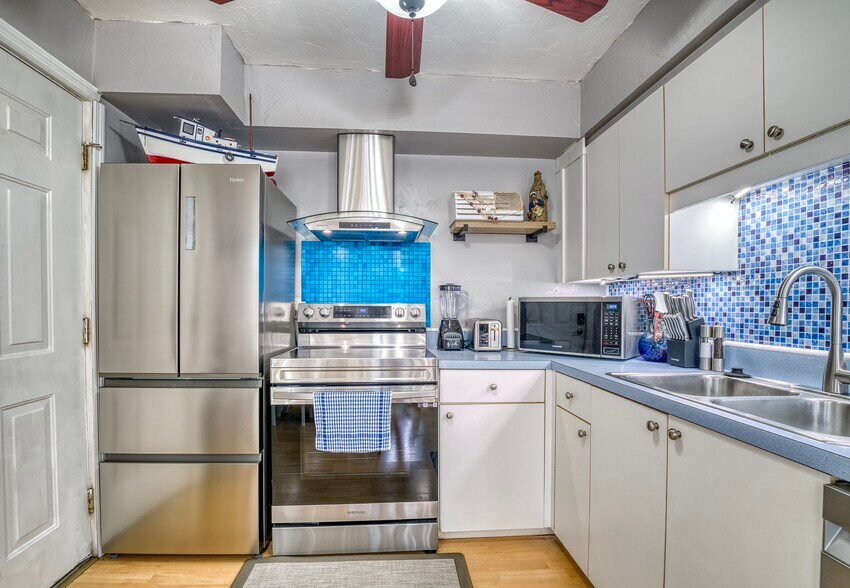 More Photos Of 304 15th St W, Bradenton Specialty For Sale