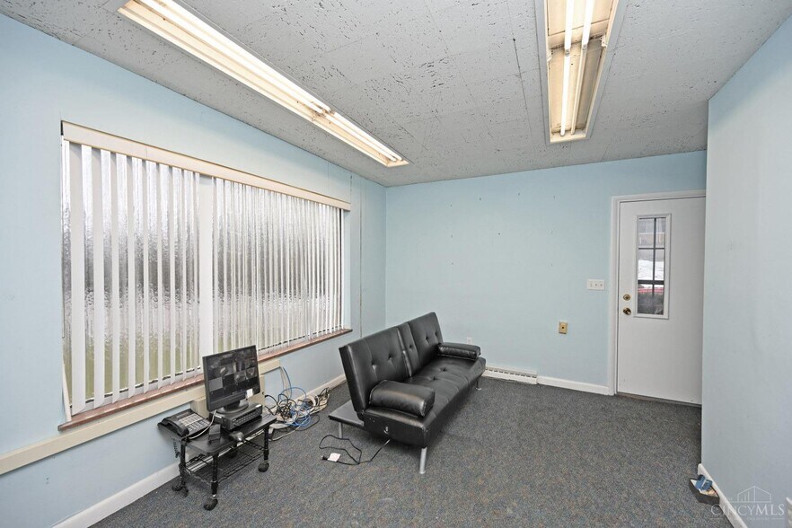 More Photos Of 910 Barry Ln, Cincinnati Medical For Lease