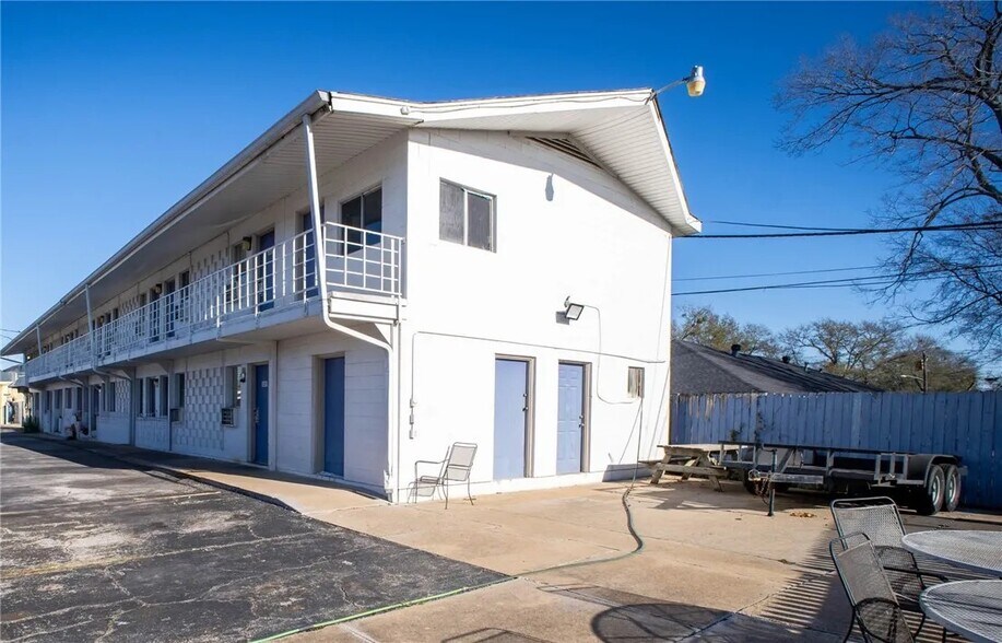 More Photos Of 520 S Jackson St, Jacksonville Hotel For Sale