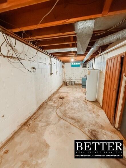 More Photos Of 3120 S Lincoln Ave, York Showroom For Sale