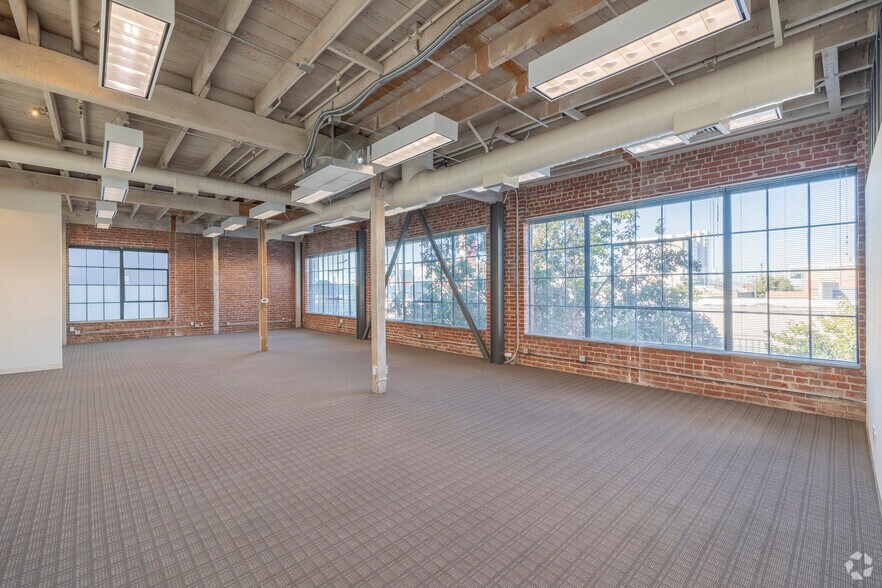 More Photos Of 318 Harrison St, Oakland Loft Creative Space For Lease