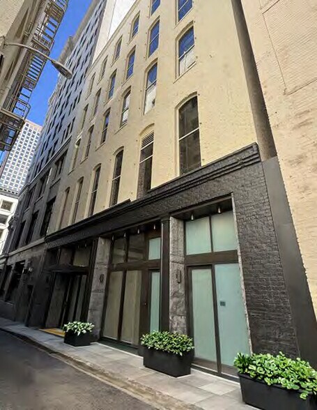 More Photos Of 220 Post St, San Francisco Storefront For Lease
