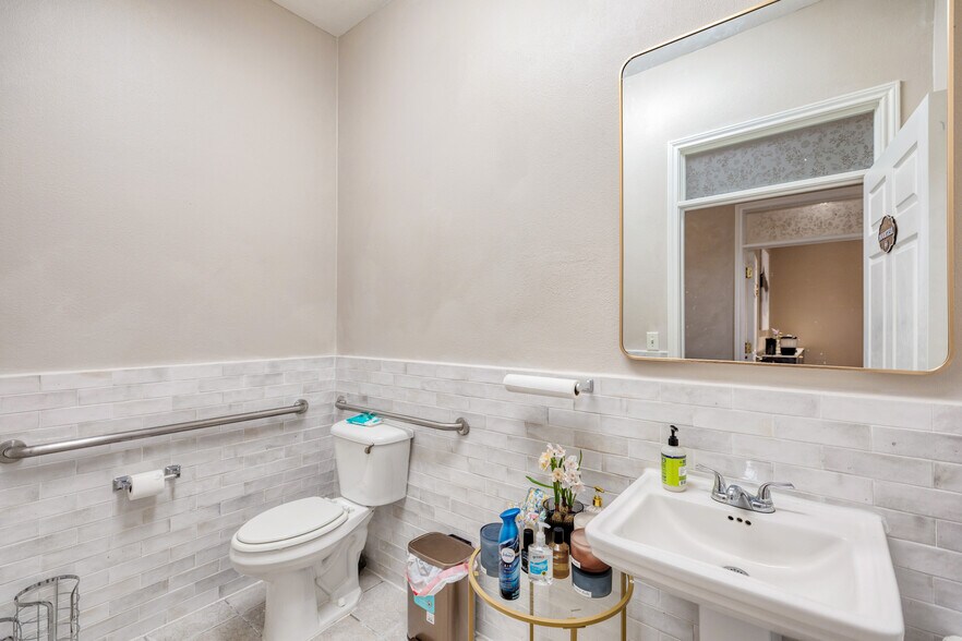 More Photos Of 12335 Hymeadow Dr, Austin Office For Sale