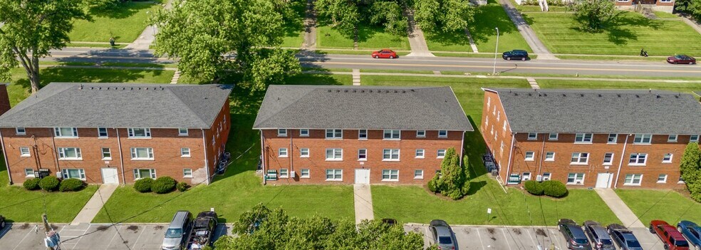 Primary Photo Of 1909 Cambridge Dr, Lexington Apartments For Sale