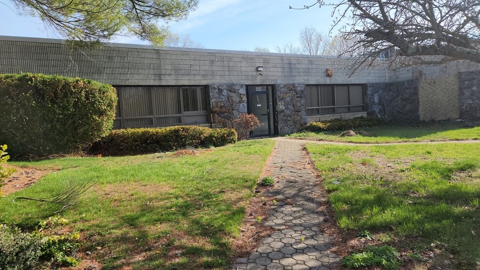 More Photos Of 22 Connor Ln, Deer Park Warehouse For Lease