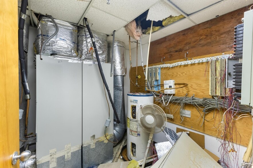 More Photos Of 115 Mill St, Warrenville Manufacturing For Sale