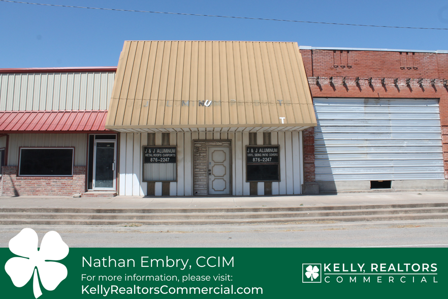 Primary Photo Of 313 E Texas Ave, Mart Storefront For Sale